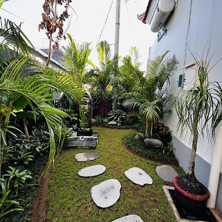 Cecillia Guesthouse Canggu Екстериор снимка